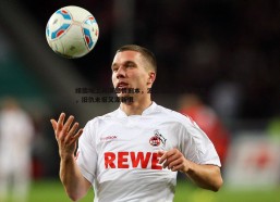 PP电子-绿茵场上再演悲情剧本，波兰铁骑双杀东契奇，旧仇未报又添新恨