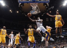 PP电子-埃泽壁画遭污损风波，枪手新援加盟前的意外插曲